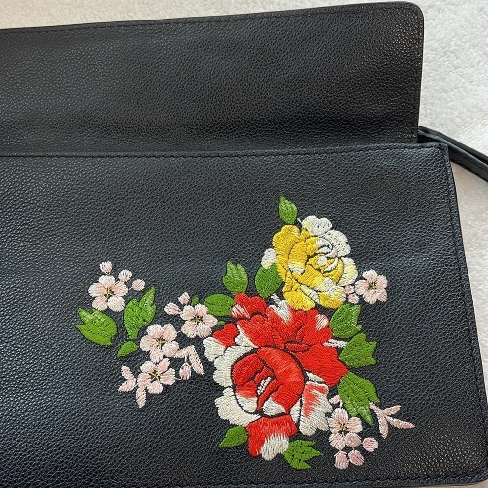 ETRO black leather envelop style clutch with floral & bird embroidery - Picture 4 of 9